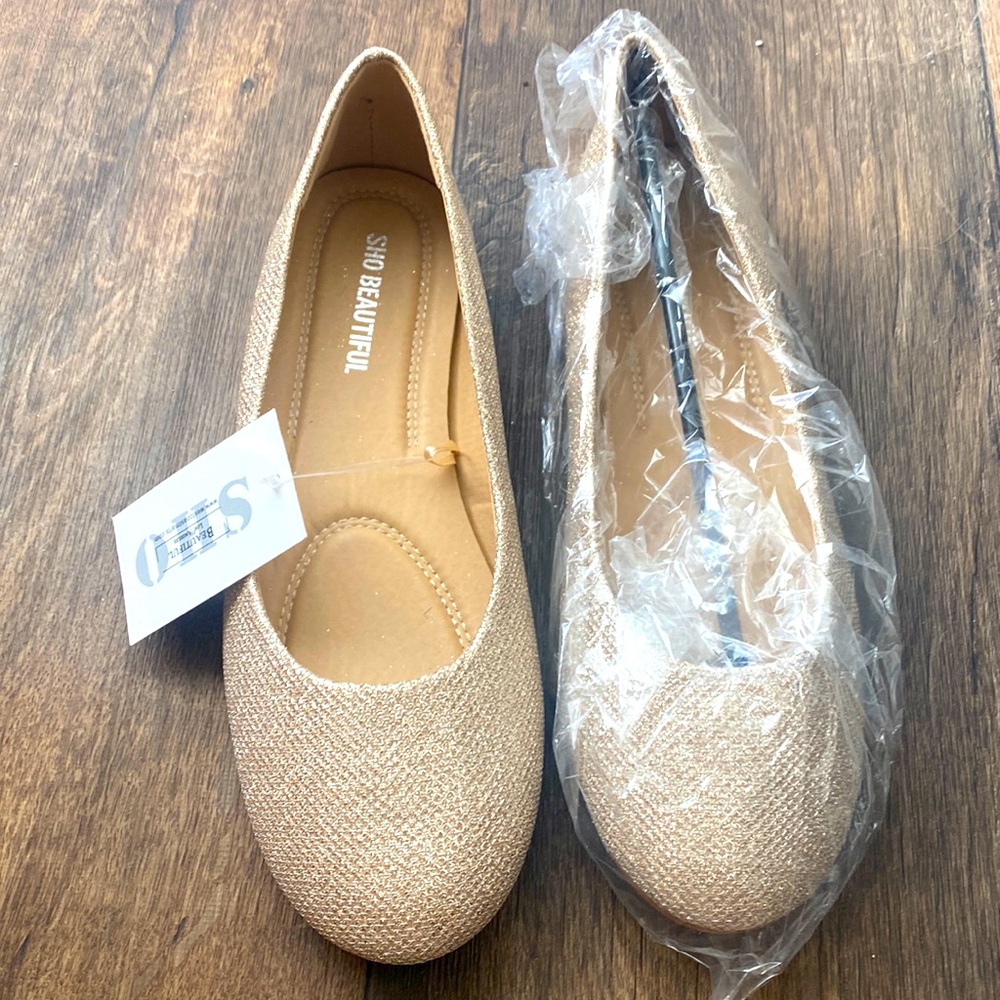 🔥🔥 (3/$20) 
Sho Beautiful Brand Round Gold Glitter Flats BNWT